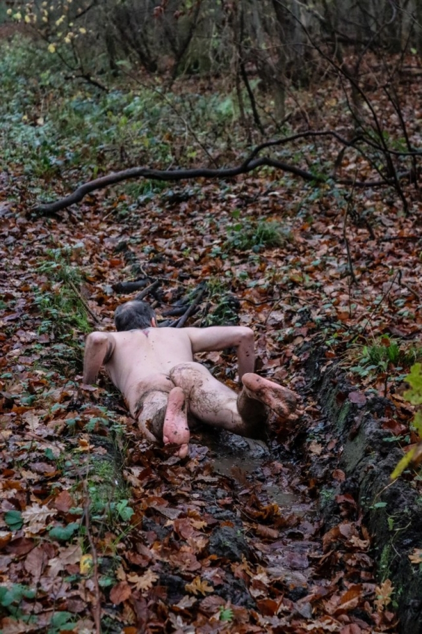 A couple of nudists from the UK make funny photos in the woods, struggling with stress during a pandemic