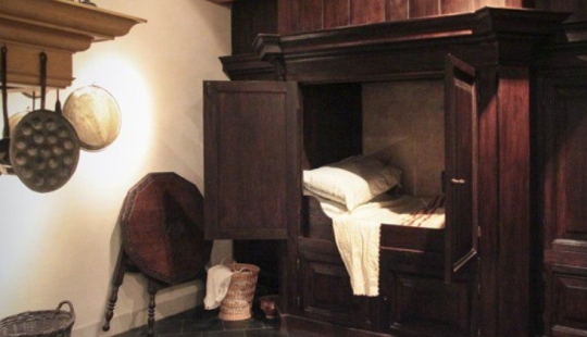 A Midsummer night's dream... in the closet. Why in the Middle ages Europeans were sleeping in cupboards and drawers