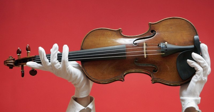 A Muscovite found a Stradivarius violin among his aunt's junk