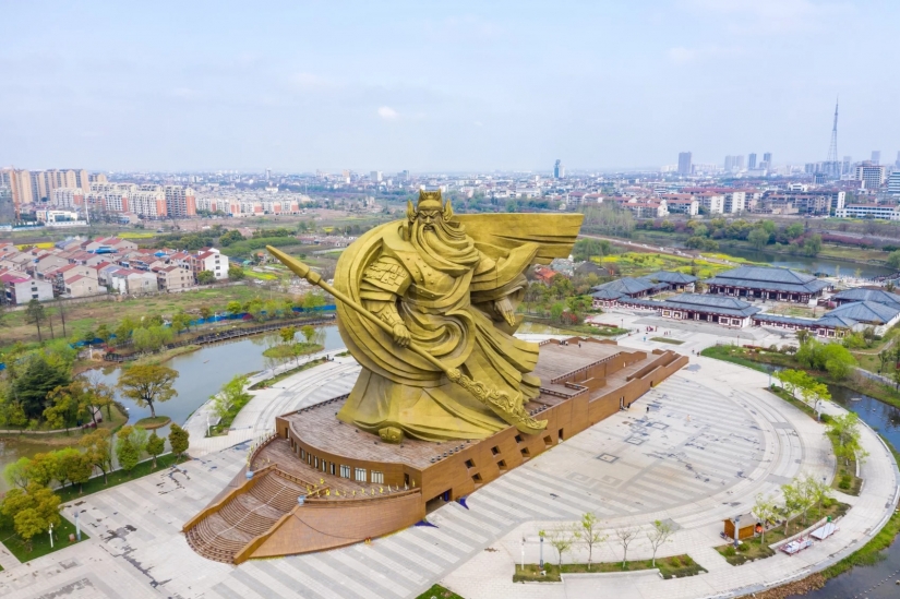 A petición de los trabajadores: en China, gastarán una gran cantidad en desmantelar la estatua, que a los residentes no les gustó