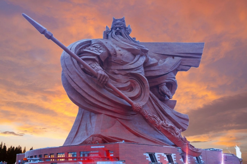A petición de los trabajadores: en China, gastarán una gran cantidad en desmantelar la estatua, que a los residentes no les gustó