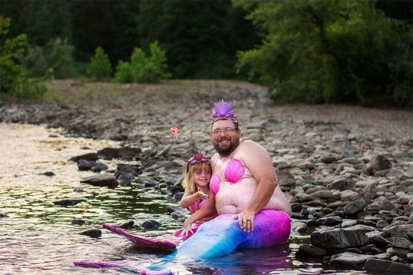 A photo shoot of a father with a little daughter in the image of mermaids conquered social networks