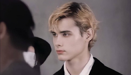 A Russian who became the star of the Chinese "Star Factory" named Lelouch, barely escaped from the hellish project