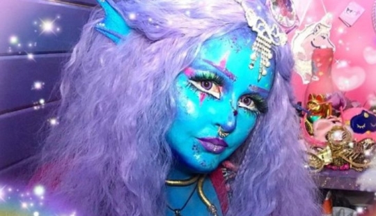 A special girl, Lauraya Lee, considers herself an alien and dreams of blue skin