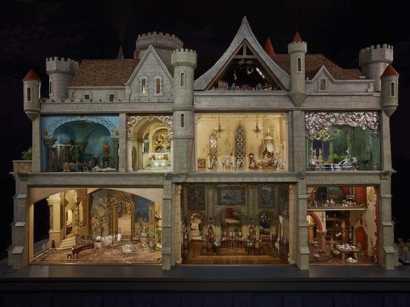 A stunning dollhouse that costs more than three rubles in Moscow