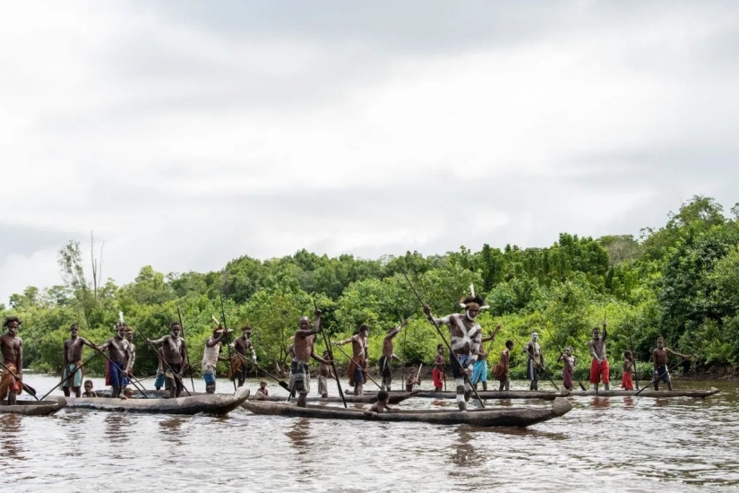 A tribe of cannibals from the inside: the cannibals of New Guinea who ate the Rockefeller Foundation 60 years ago