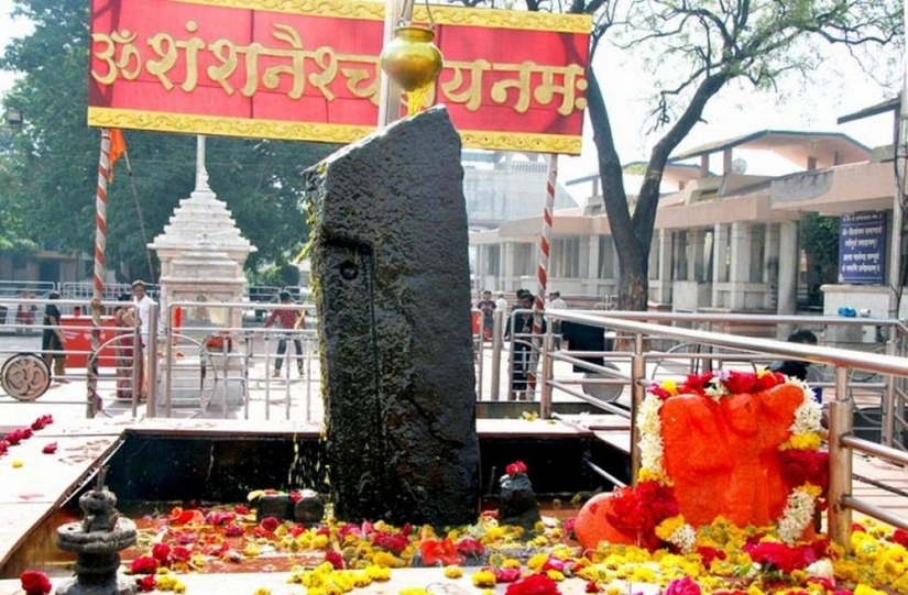 A village without doors. Why worshippers of the god Shani are not afraid of thieves