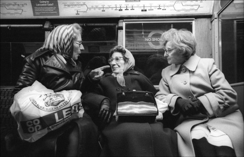 "Abajo de la tubería": Londres un fotógrafo con los años, en silencio, la filmación de los pasajeros del metro