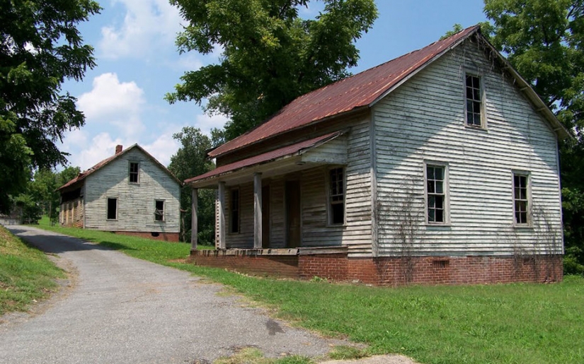 Abandoned film sets of grossing films