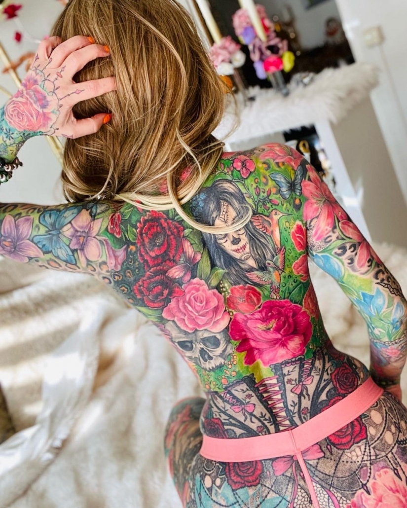Abuelita caliente en tatuajes admira fotos sinceras