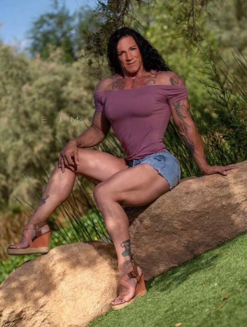 Abuelita-Hulk: una mujer con músculos de acero está feliz de cuidar a sus nietos