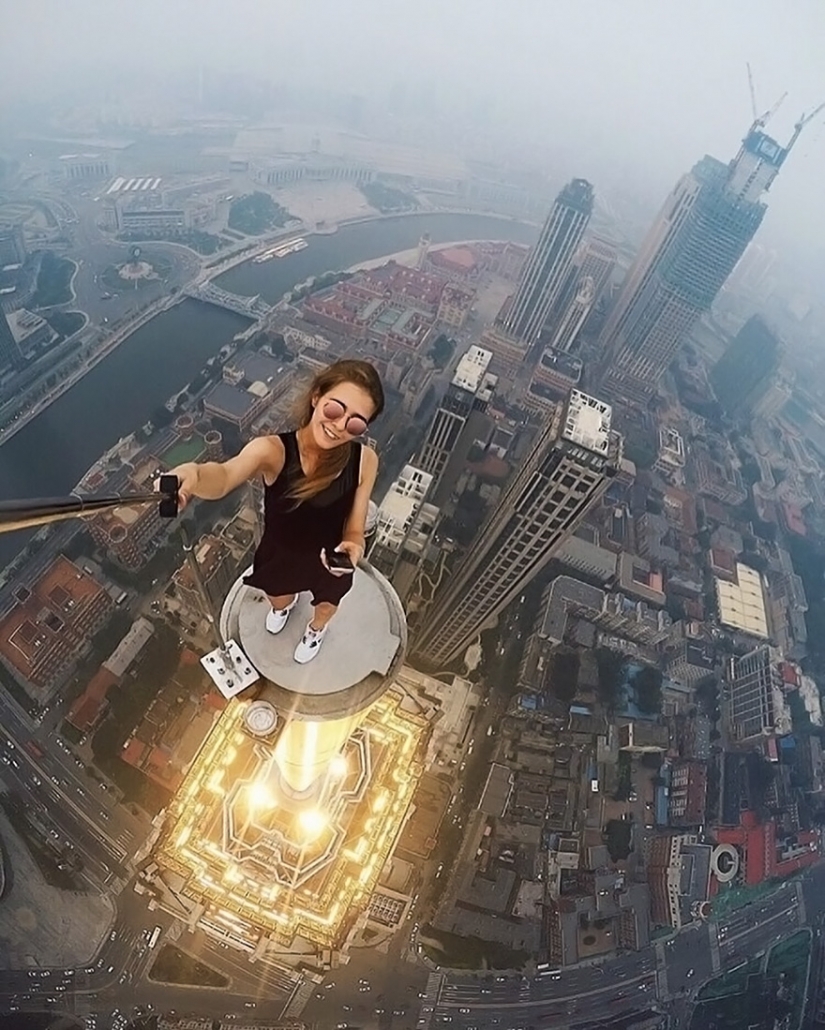 Adorable Muscovite takes the most dangerous selfies