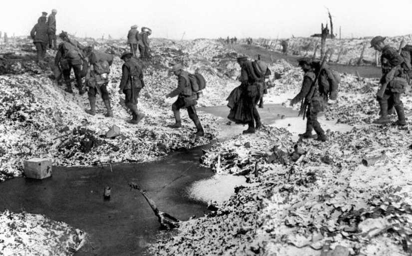 Amor corrupto durante la guerra: raras fotos de soldados británicos encontrados en burdeles franceses durante la Primera Guerra Mundial