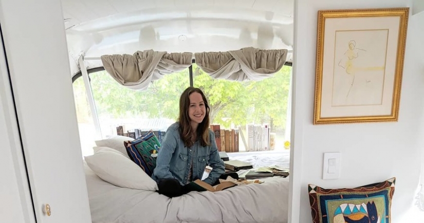 An American woman spent 70 thousand dollars and turned a ramshackle bus into her dream home