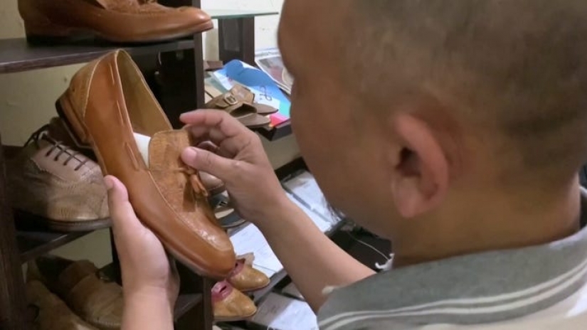 An Indonesian entrepreneur makes leather boots from leftover chicken legs