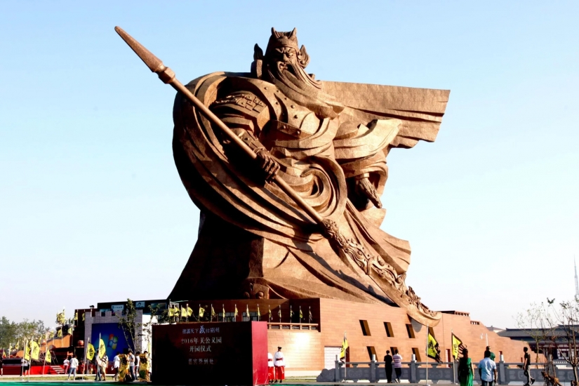 At the request of workers: in China, they will spend a huge amount on dismantling the statue, which the residents did not like