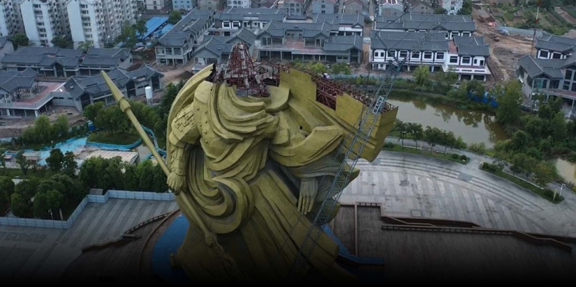 At the request of workers: in China, they will spend a huge amount on dismantling the statue, which the residents did not like