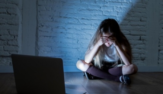 Atrapados por pervertidos en línea: Historias sobre cómo los niños han sufrido a causa de los acosadores en línea