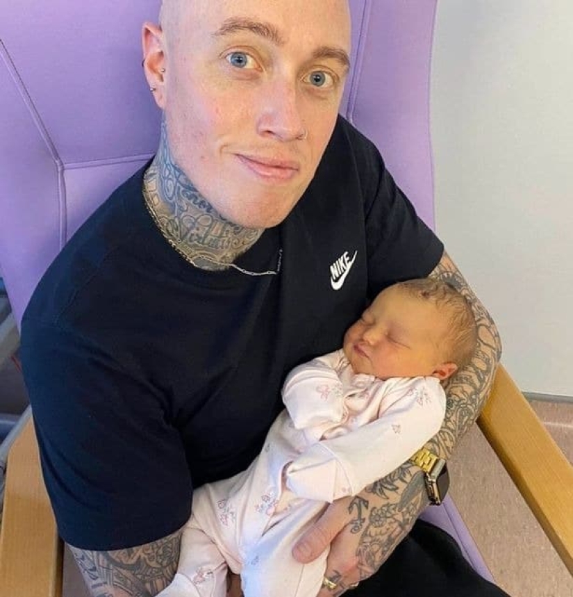 Baby or cake? Social media users are sure that the photo of the British pastry chef with his daughter is fake
