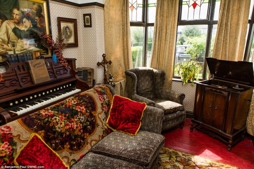 Back to the past: the British had transformed their house in the style of the 1930-ies