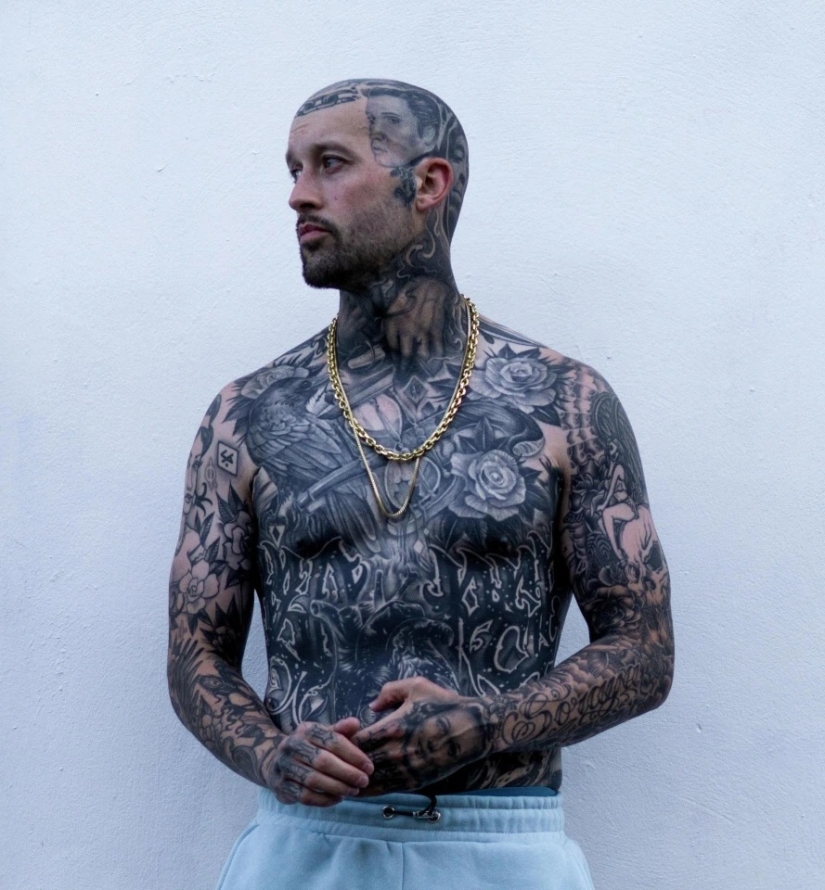 Bad example: a British man with tattoos was denied a job as a teaching assistant at a school
