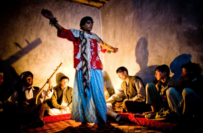 Baile de niños de Afganistán: 3 impactante historia de la esclavitud sexual Bacha bazi