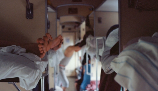 Bajo el sonido de las ruedas: coches reservados de Rusia a través de los ojos de un inglés Bajo el sonido de las ruedas: coches reservados de Rusia a través de los ojos de un inglés