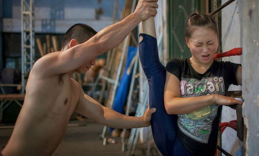 Be in character: The hard everyday life of Vietnamese circus performers