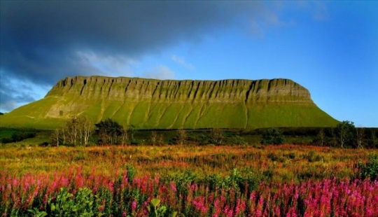Ben-Bulben — surprisingly beautiful mountain in County Sligo Ben-Bulben — surprisingly beautiful mountain in County Sligo