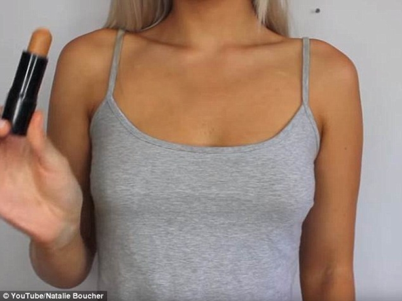 Blogger de belleza mostró cómo agrandar los senos con maquillaje