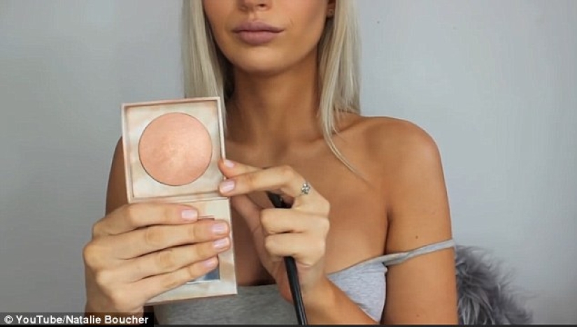 Blogger de belleza mostró cómo agrandar los senos con maquillaje