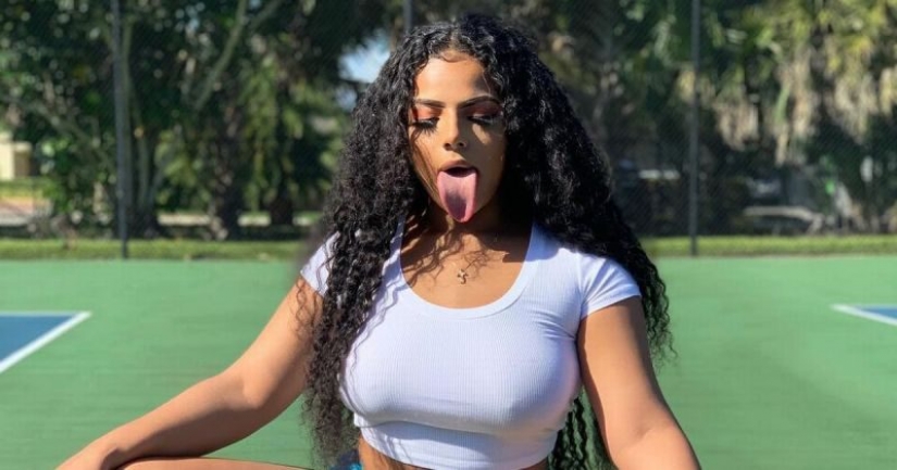 Blogger from the USA has earned a long tongue a fortune