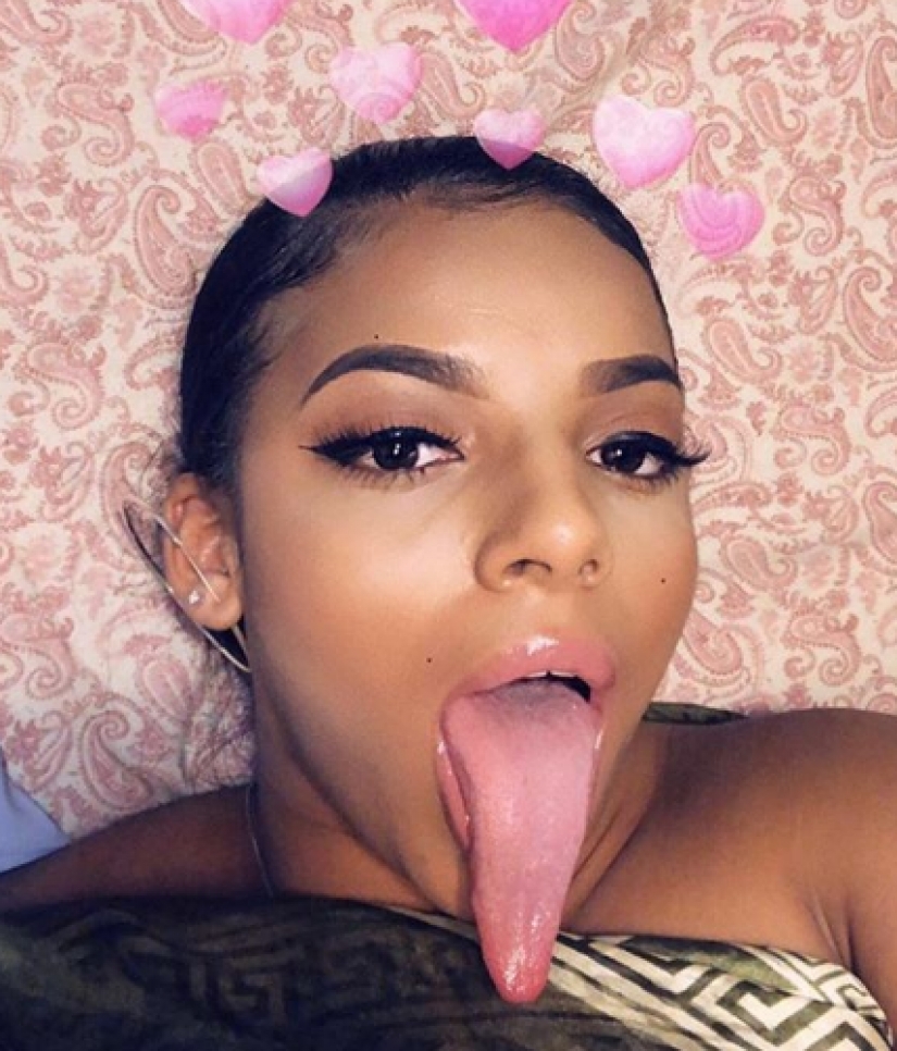 Blogger from the USA has earned a long tongue a fortune