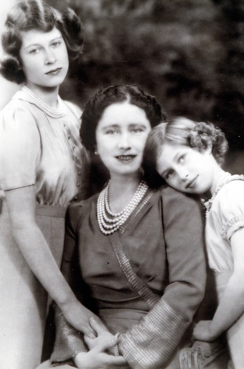 Borrado de la historia: El trágico destino de los primos de la Reina Isabel II