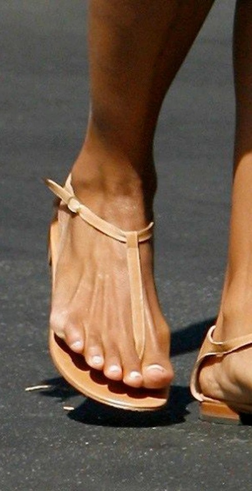 Bottom view: Guess which celebrities have toes in the photos