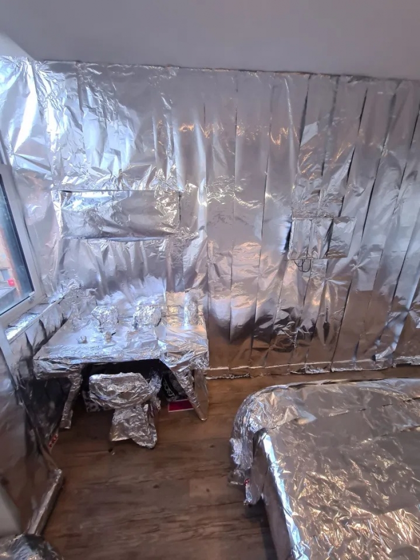 Brilliant joke: the student covered the whole room of the neighbor with foil, including the walls, floor and her vibrator