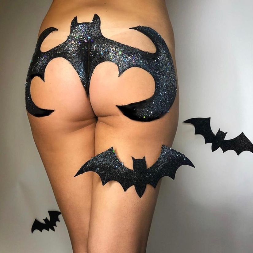 Brilliant solution: buttocks in glitter — a new Halloween trend
