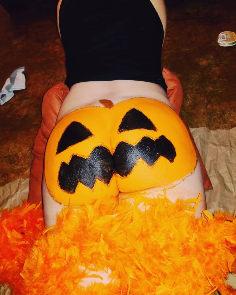 Brilliant solution: buttocks in glitter — a new Halloween trend