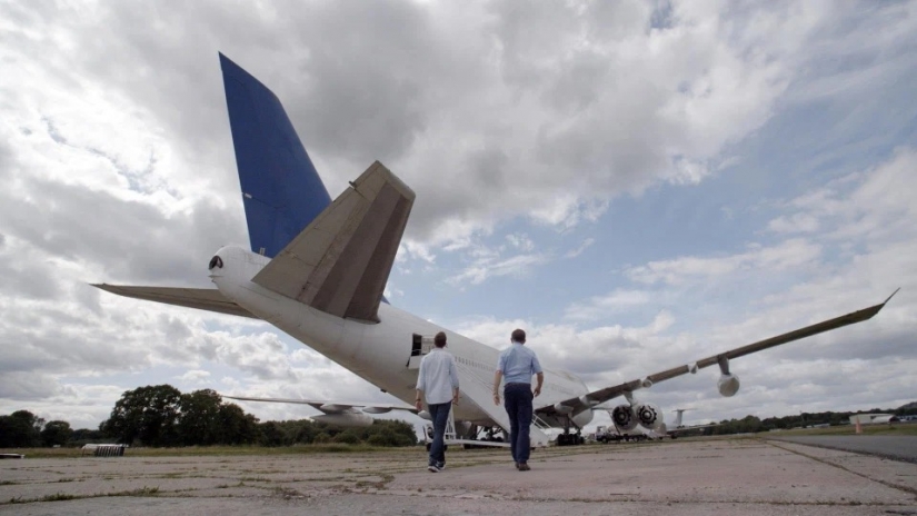 Caído del cielo: cómo Africanos sobrevivieron, después de volar 9000 km a Londres en el chasis del avión