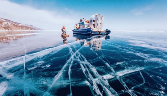 Camina sobre el Baikal helado