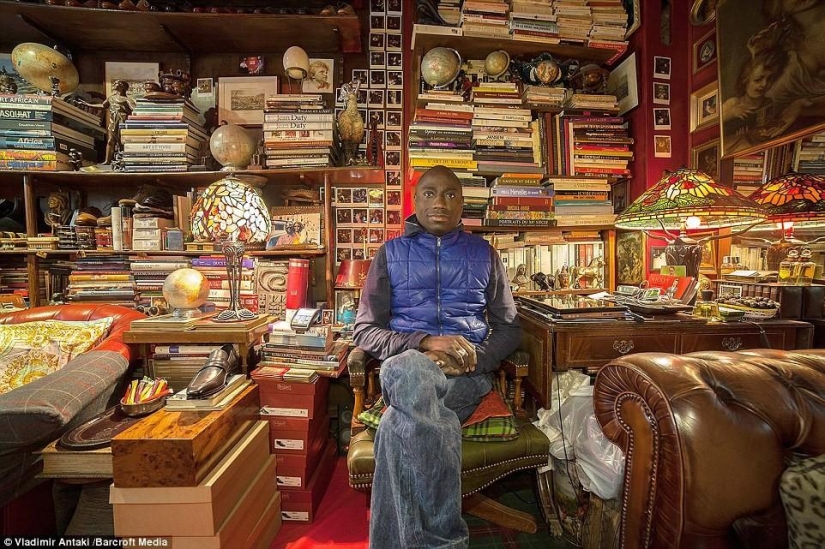 Canadian photographer Vladimir Antaki studies the mysterious life of shopkeepers
