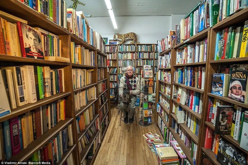 Canadian photographer Vladimir Antaki studies the mysterious life of shopkeepers