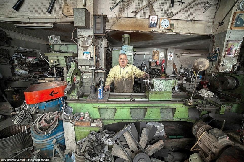 Canadian photographer Vladimir Antaki studies the mysterious life of shopkeepers
