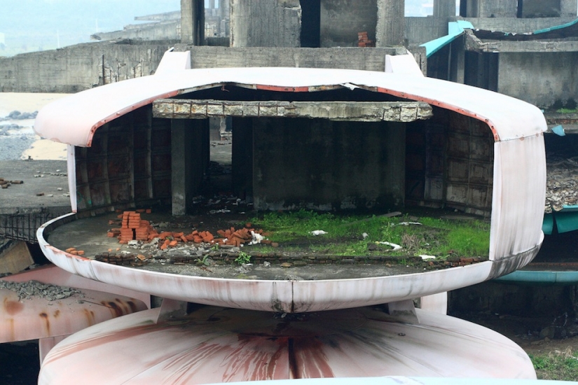 Casas de OVNIS en Taiwán: Una ciudad fantasma futurista abandonada