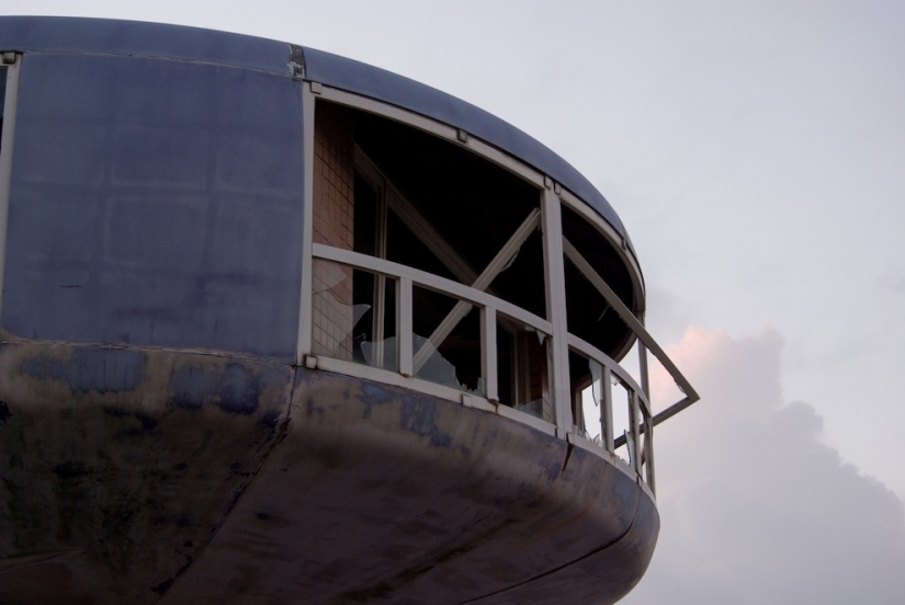 Casas de OVNIS en Taiwán: Una ciudad fantasma futurista abandonada