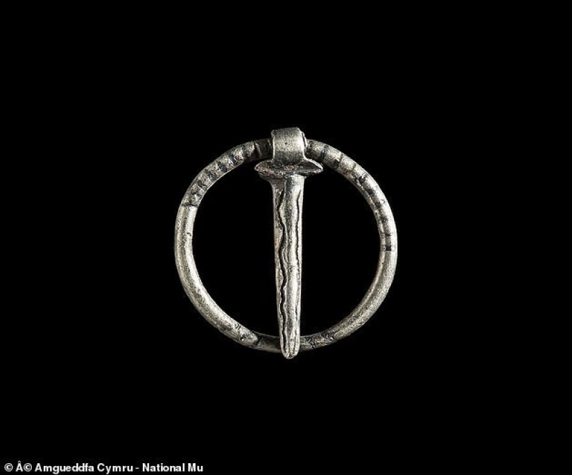 Cazadores de tesoros se encuentran en el país de Gales "anillo de la muerte"