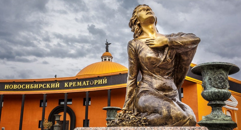 Children's Playground, a zoo, a pleasure coach, and other entertainment Novosibirsk crematorium