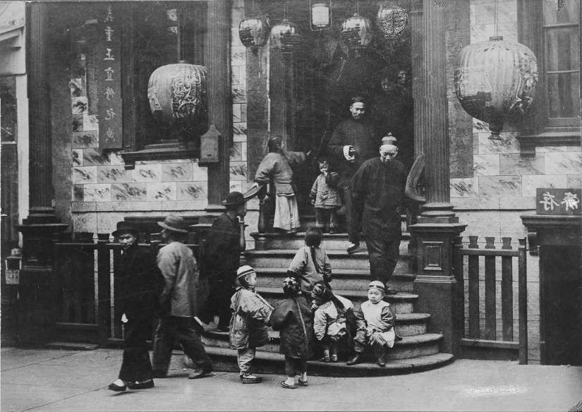 Chinatown in San Francisco before the 1906 earthquake