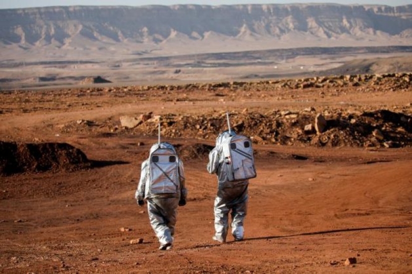 Científicos modelan la vida en Marte en un cráter rocoso israelí
