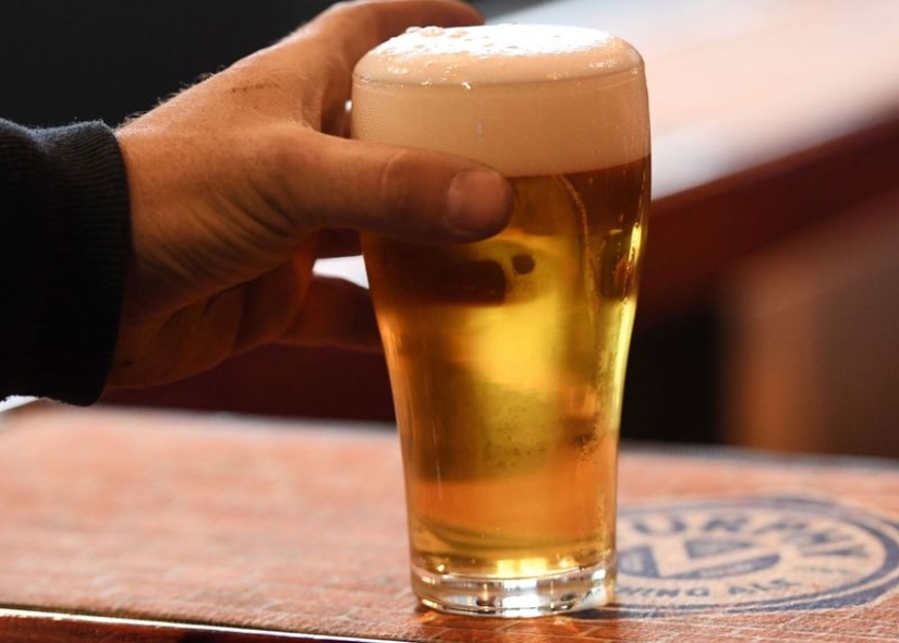 Cómo beber correctamente en un pub británico: una guía para soldados estadounidenses de la Segunda Guerra Mundial